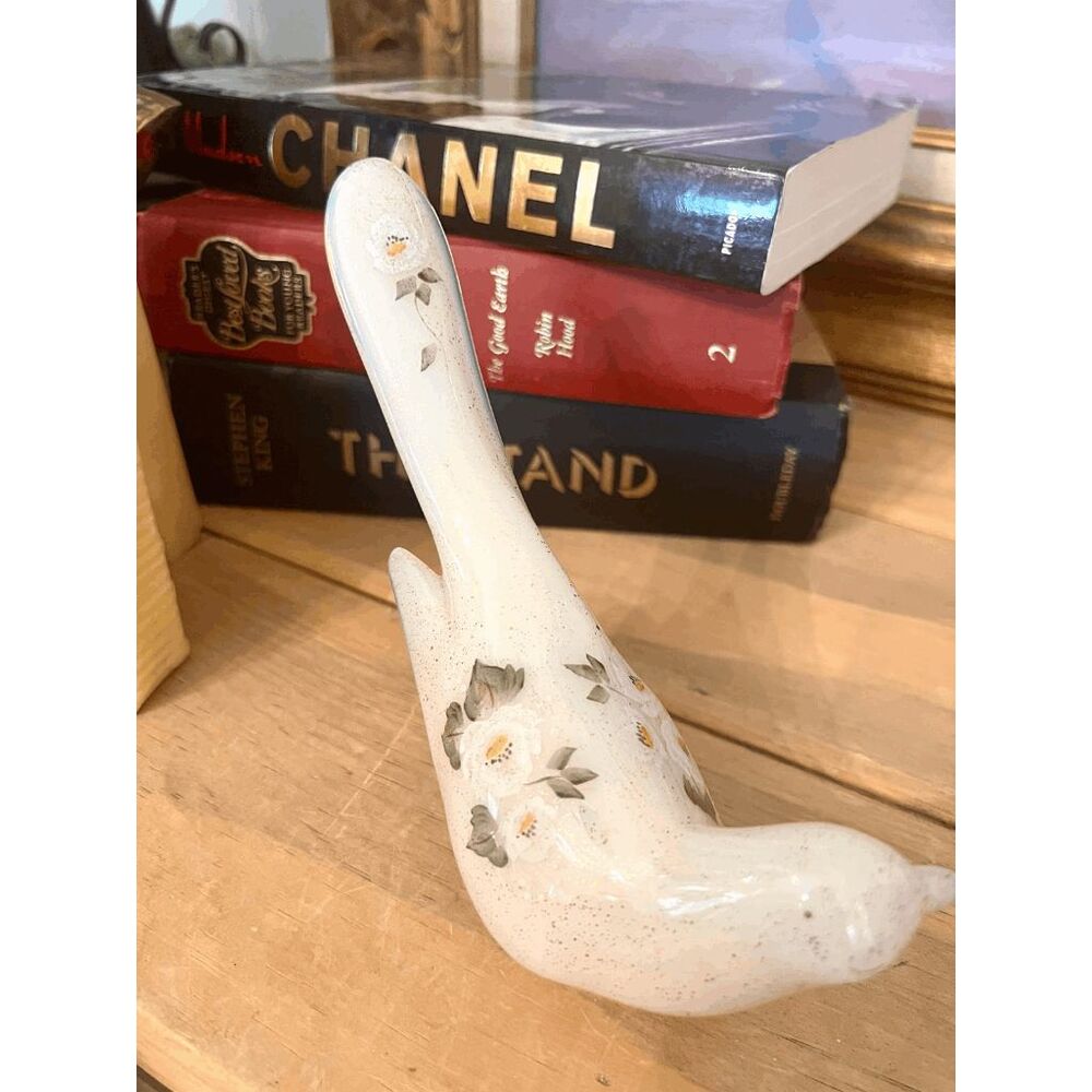 Fenton Hand Painted Speckled Custard Glass Long Tail Bird — Signed V. Anderson - Picture 6 of 6